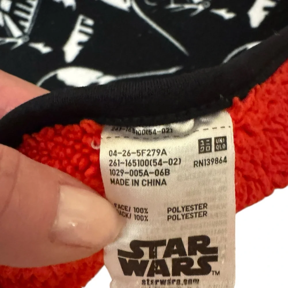 Rare/Hard to Find Uniqlo x Star Wars Darth Vader 2 Way Blanket. GUC